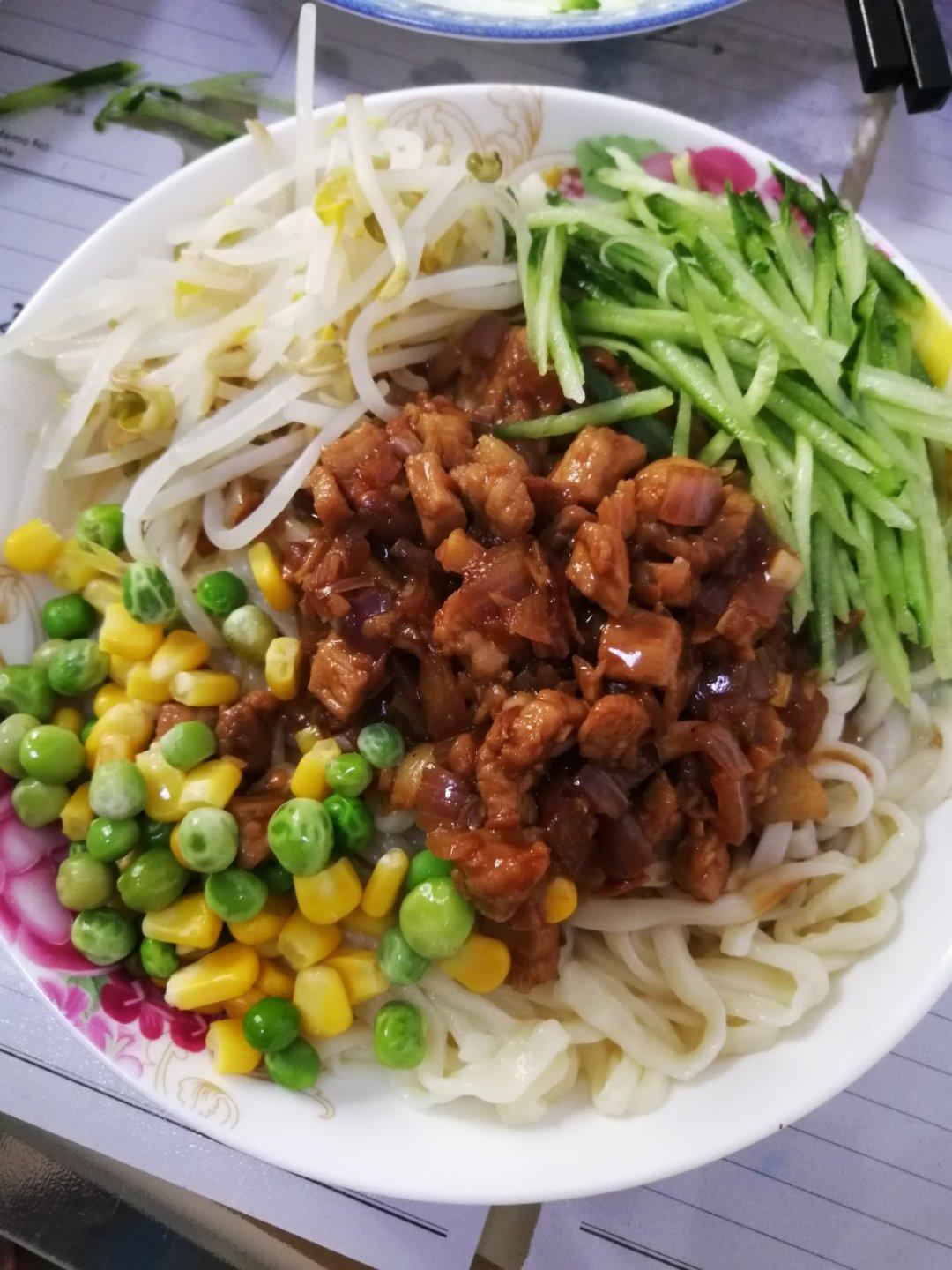 仲媛媛做的炸酱面
