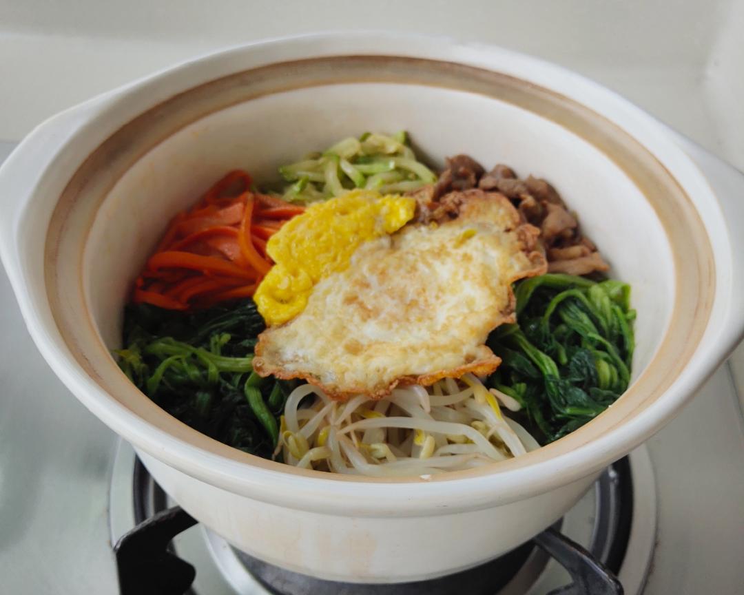 韩式拌饭之砂锅猫饭