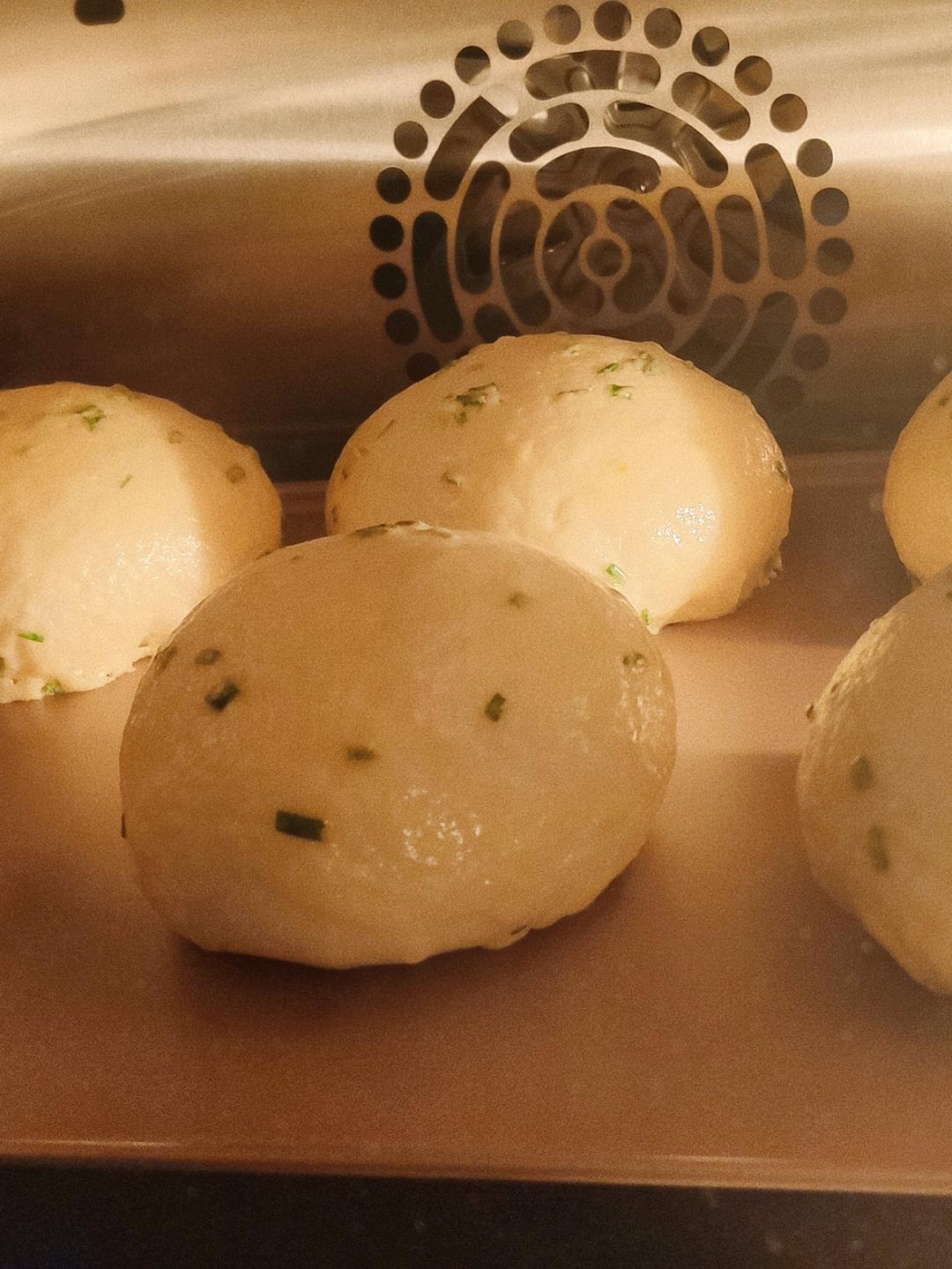 香葱肉松酥皮面包