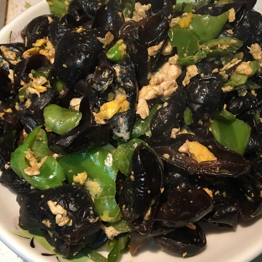3分钟快手菜之黑木耳炒鸡蛋
