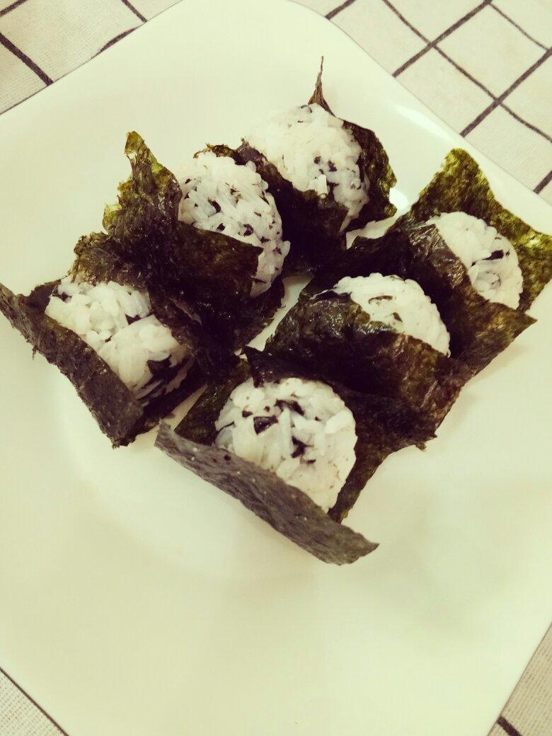 海苔肉松饭团