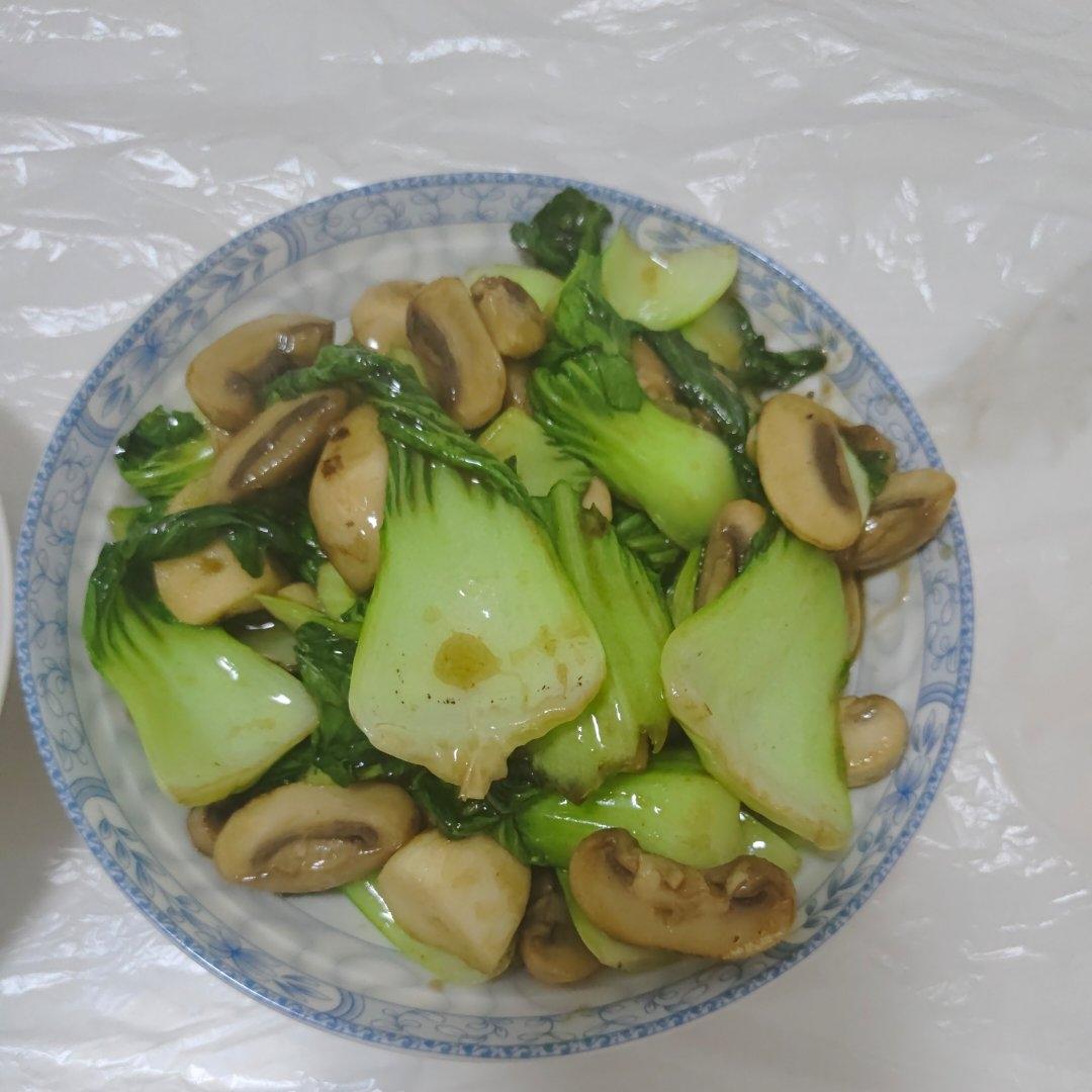 鲜美的口蘑炒青菜