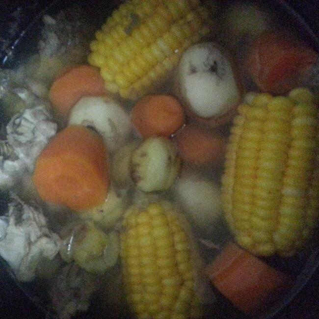 栗子玉米胡萝卜马蹄鸡汤的做法