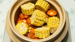 暖身暖胃排骨玉米汤的做法 步骤4