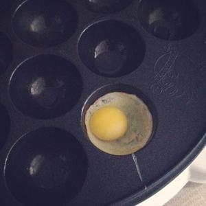 家庭版烤鹌鹑蛋（章鱼烧烤板）的做法 步骤1