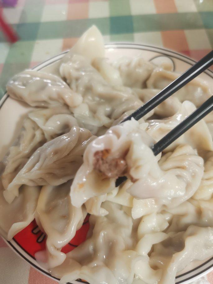 荠菜大馄饨图片大全_什么人不能吃荠菜馄饨_荠菜冬笋肉馄饨馅的做法