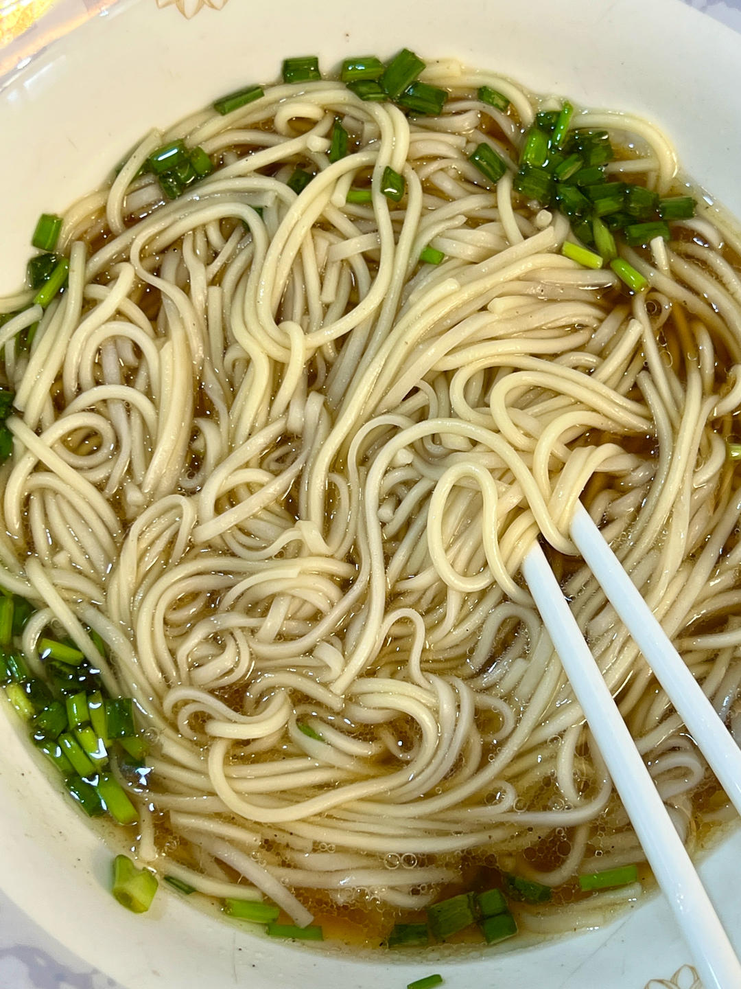 好简单的葱花面条，又鲜又香，早餐来一碗太舒服