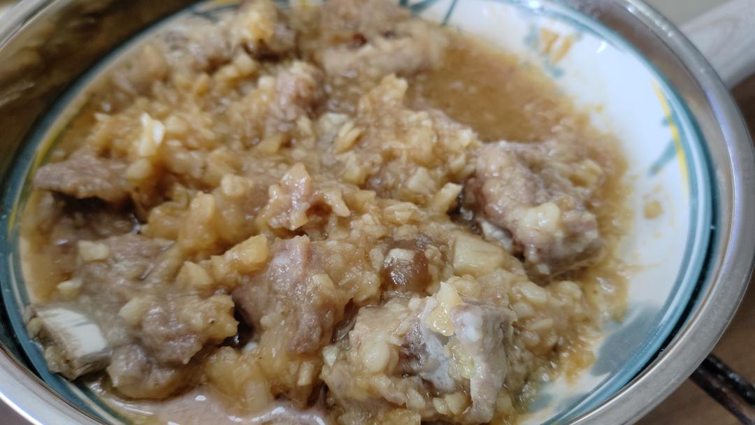 【蒜香蒸排骨】吃腻了糖醋排骨！一腌一蒸，香到邻居来敲门！