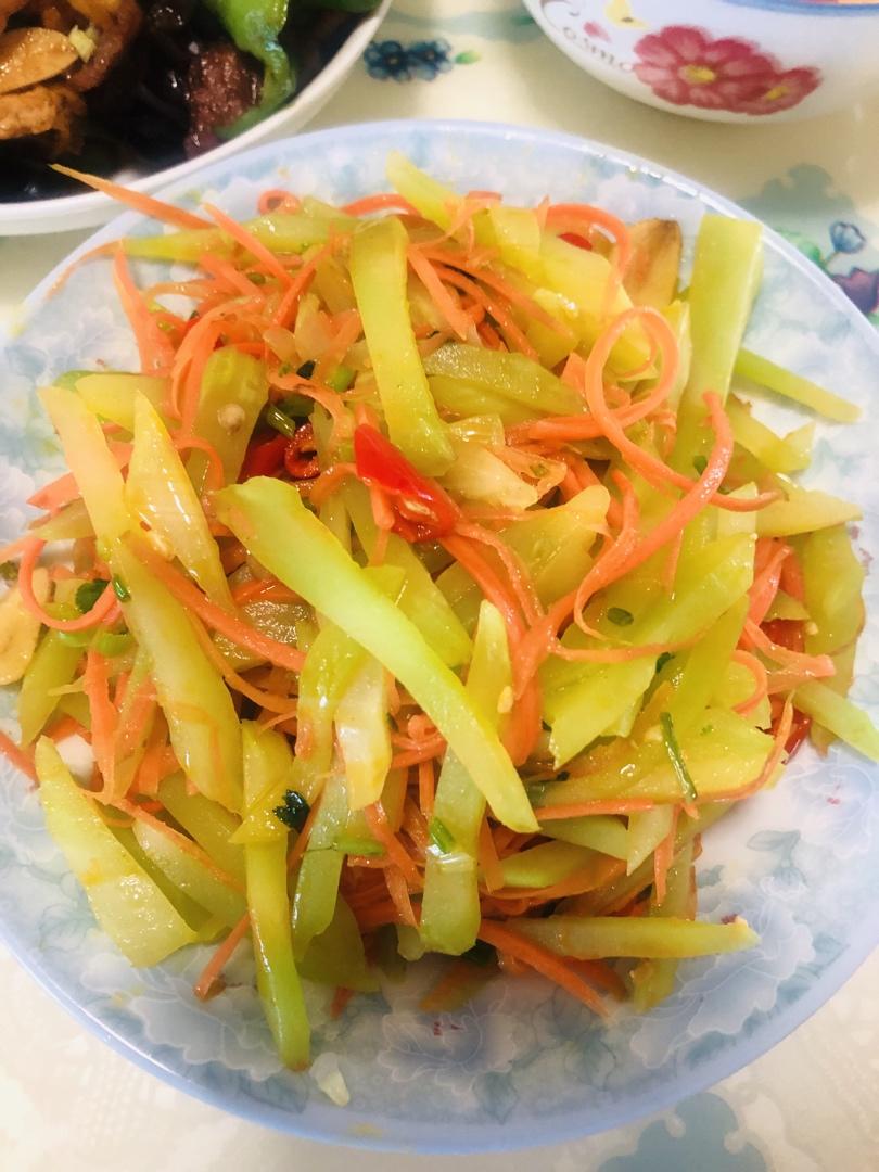 一上桌就空盘的莴笋丝