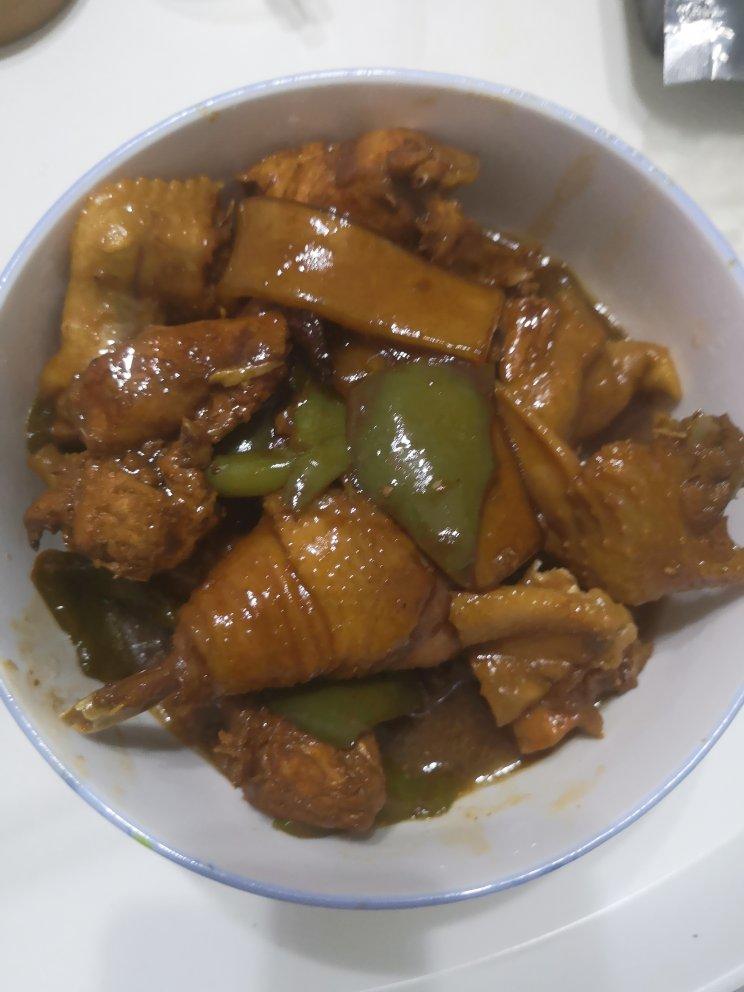 红烧三黄鸡(简单做法，做出来大概就这个样)