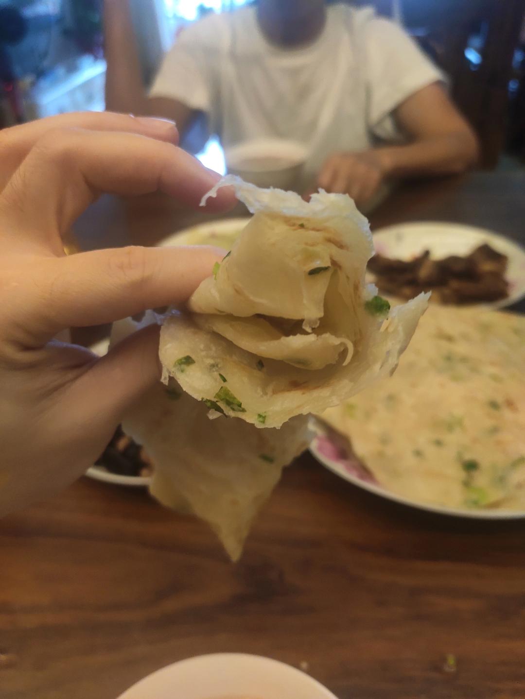 家常葱油饼 柔软多层 凉了也不硬 附细节视频详解