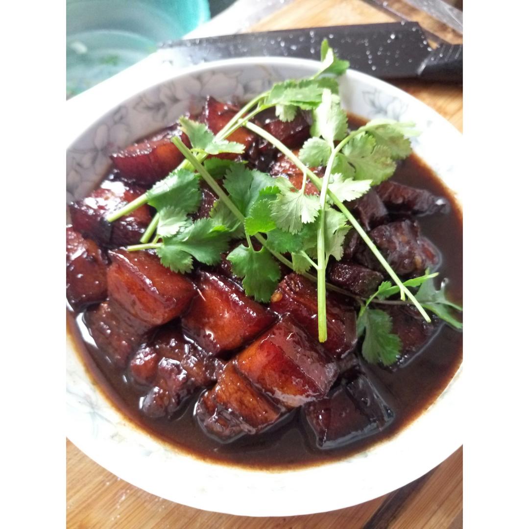 吃着碗里望着锅里的红烧肉