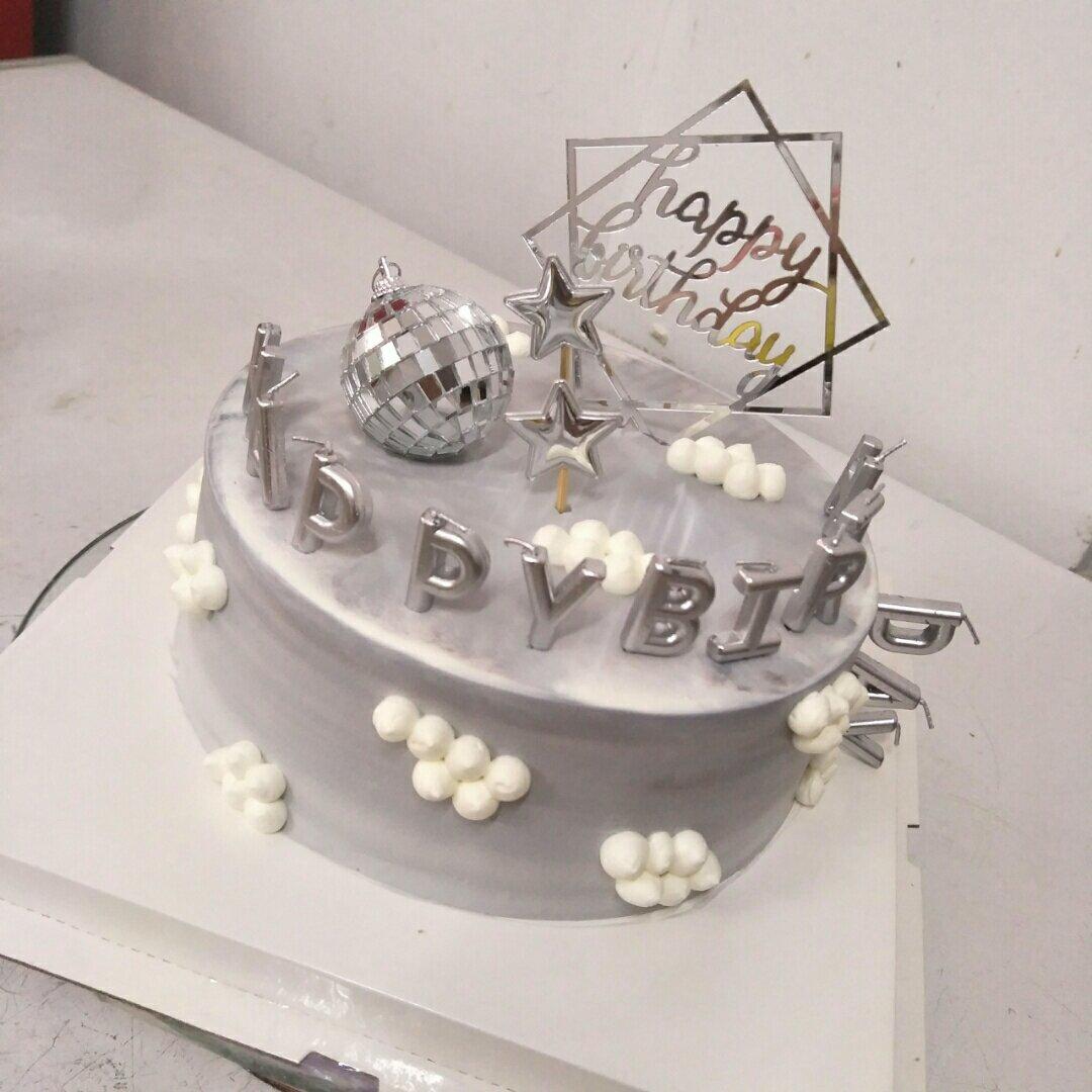 8寸灰色系蛋糕。