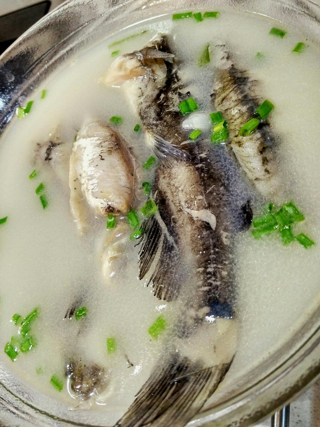 奶白鲫鱼汤（视频，只用10分钟）