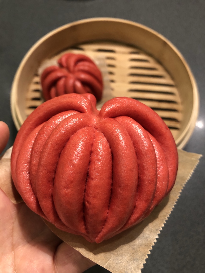 甜菜根做的大红色爱心花卷