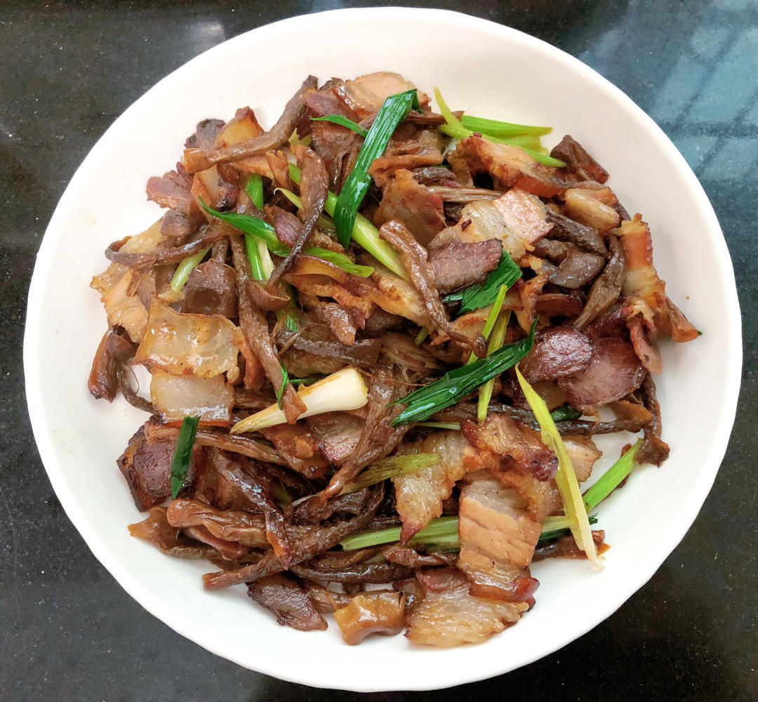 茶树菇炒腊肉