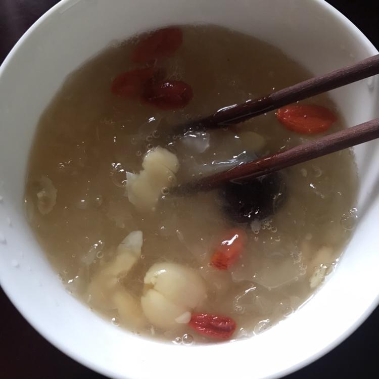 红枣银耳莲子羹（有出胶质、出胶，懒人的电压力锅版）