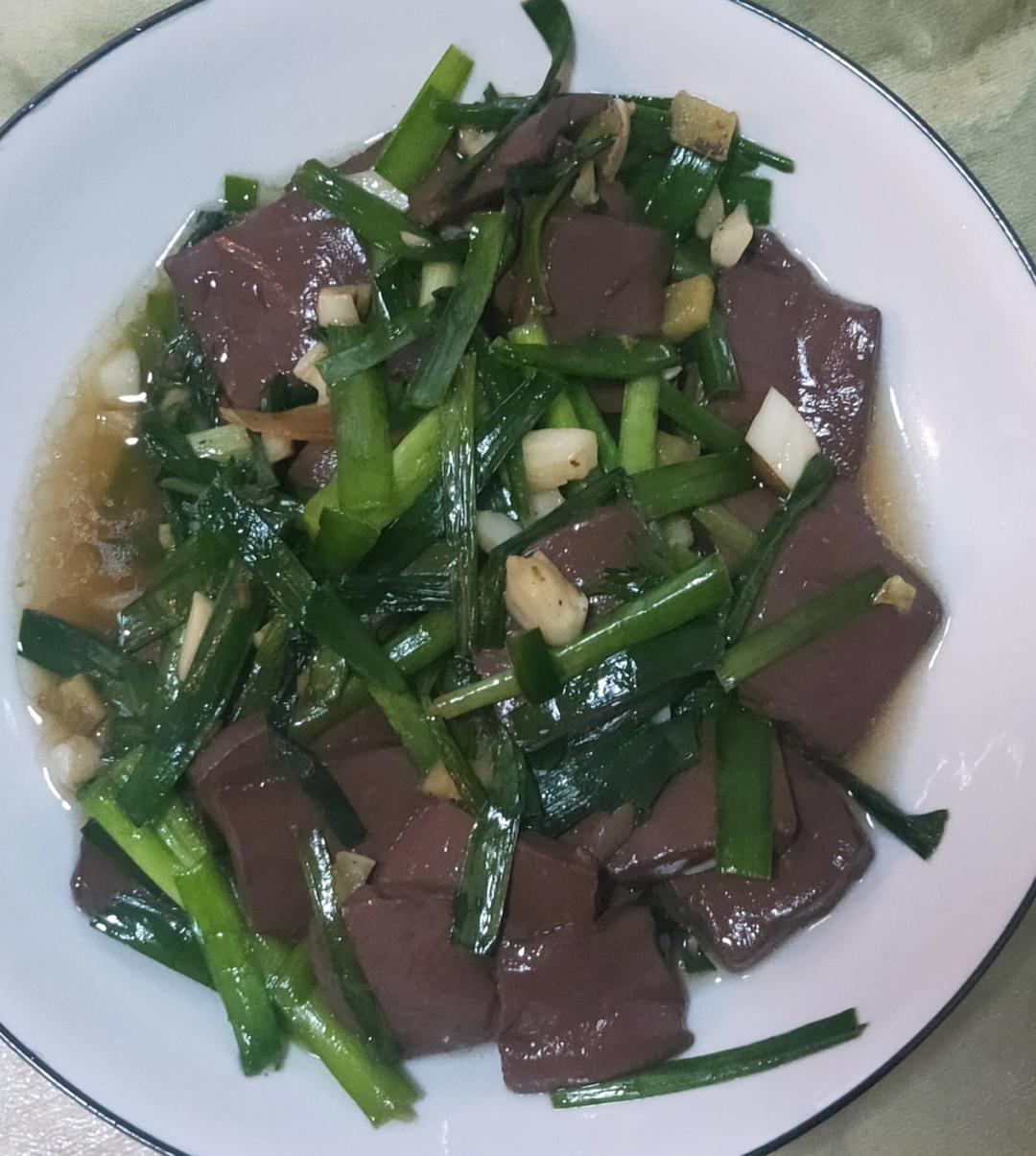 韭菜炒鸭血
