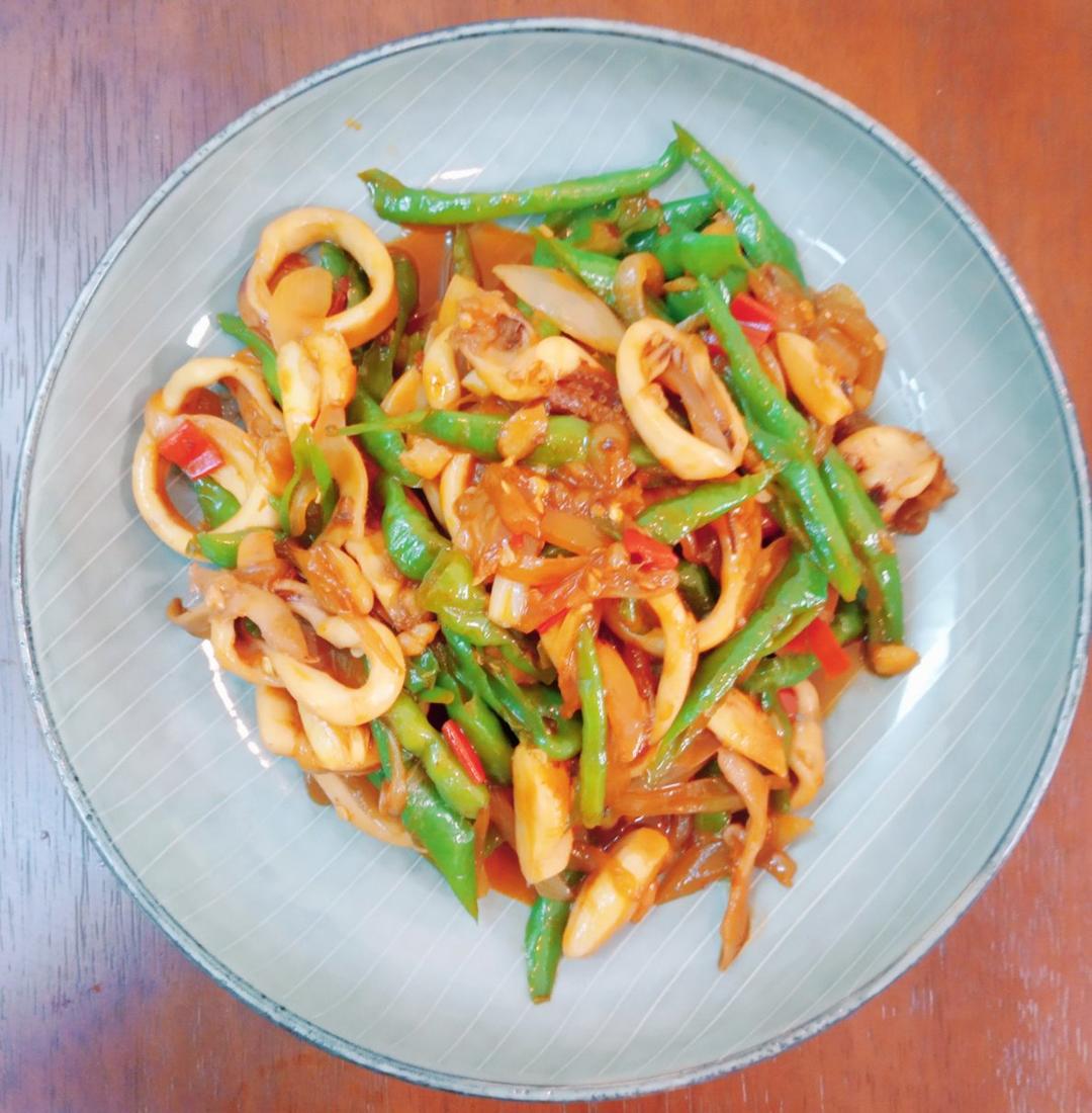 鱿鱼须炒青椒洋葱