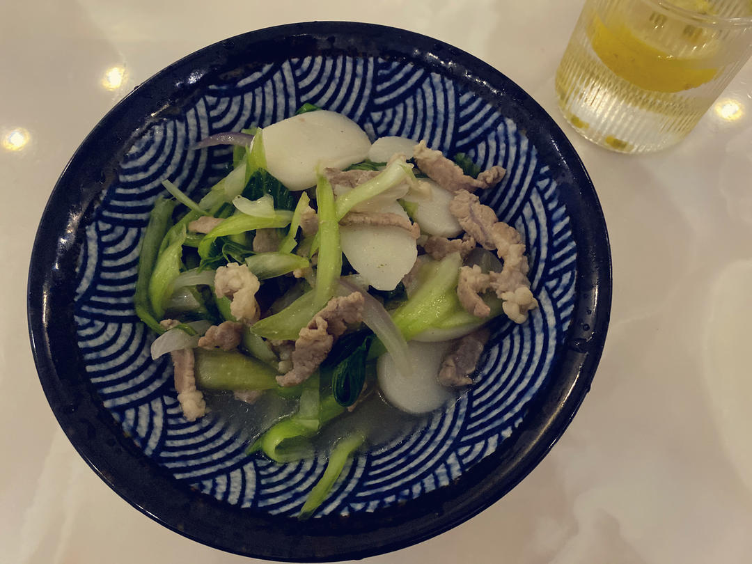 家的味道：青菜肉丝年糕汤