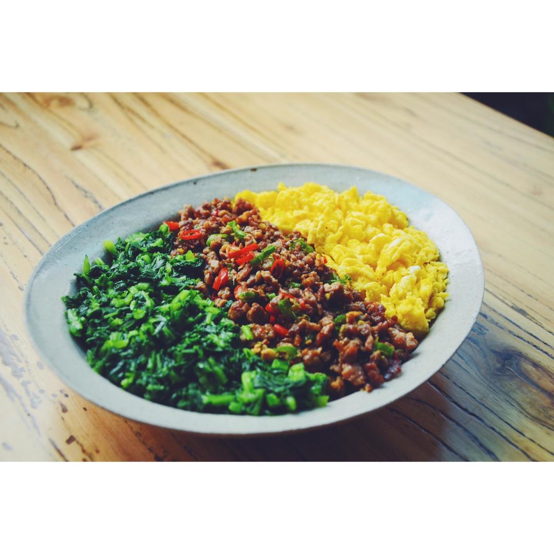 三色丼(我的早餐食谱)的做法