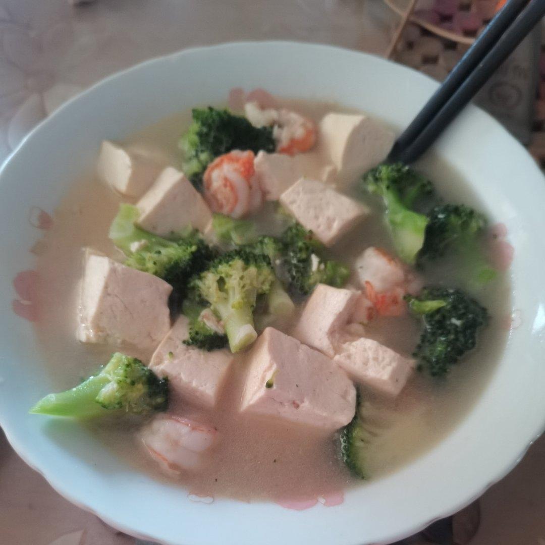 西兰花虾仁豆腐汤