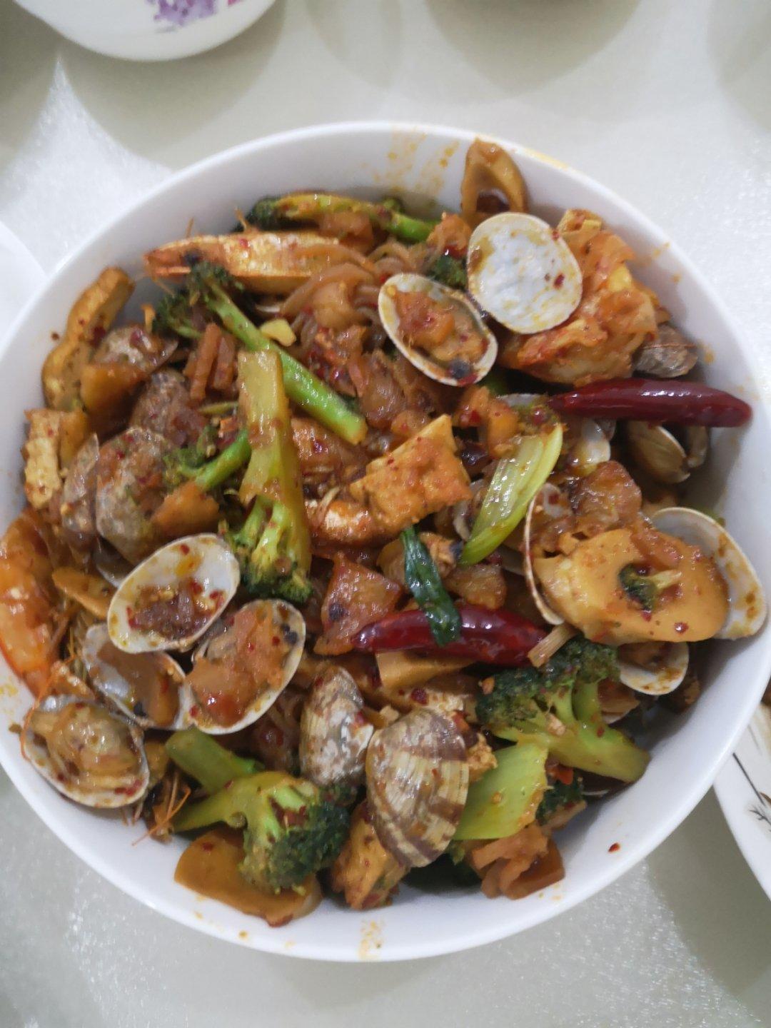 【海鲜麻辣香锅】