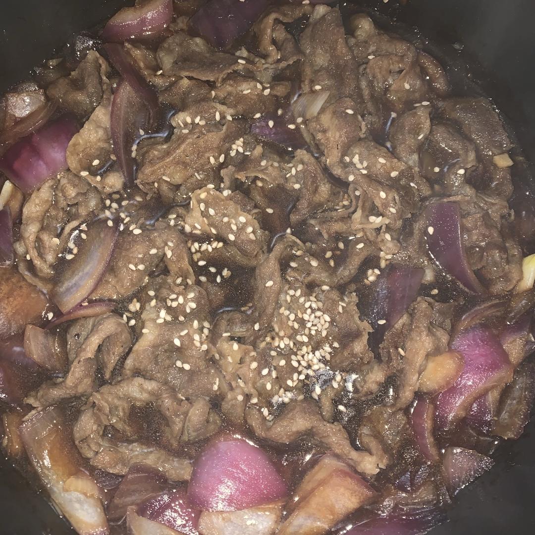 好吃到舔盘的秘制洋葱炒肥牛卷！拌饭巨香