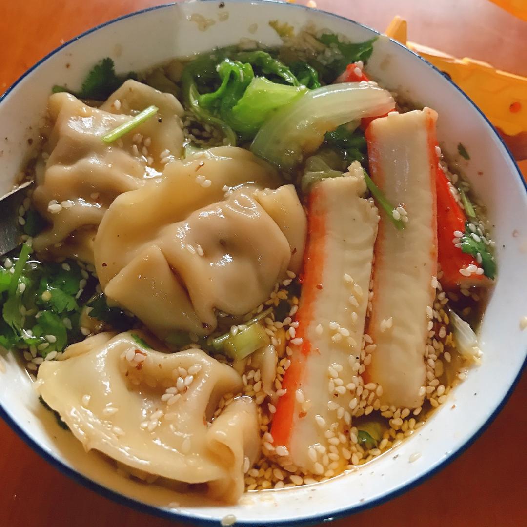 省时又便捷，没人能抗拒这碗酸汤水饺！🥟