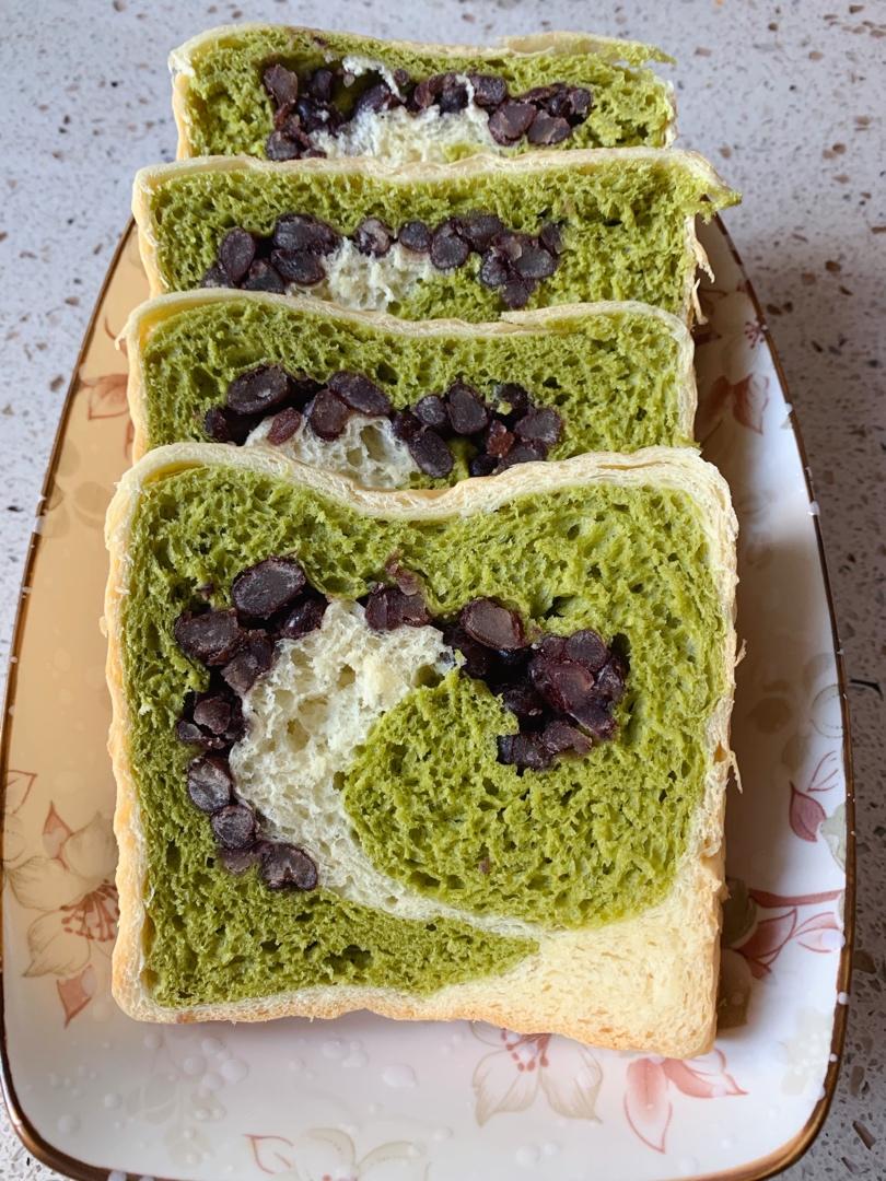 清香柔软的抹茶红豆吐司