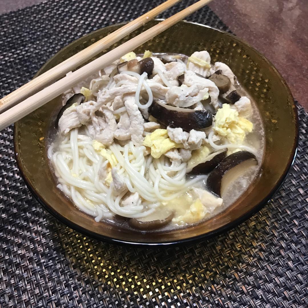 鸡丝香菇面
