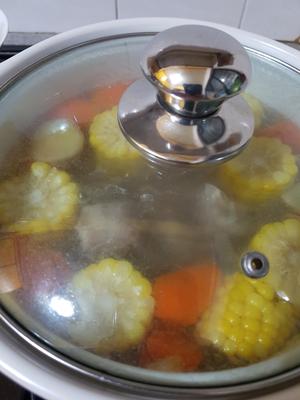 海带玉米胡萝卜排骨汤的做法 步骤6