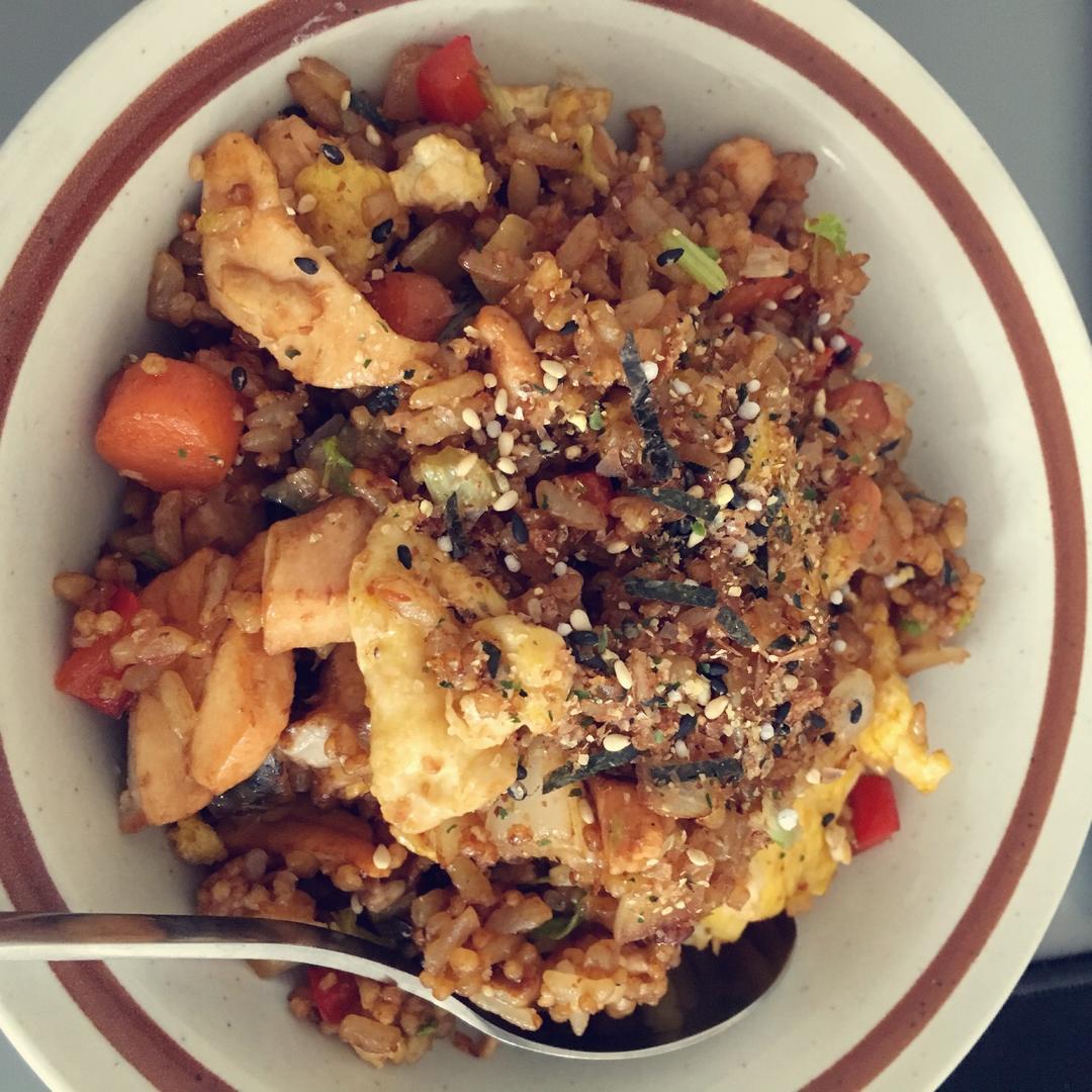 蒜香黄油三文鱼炒饭
