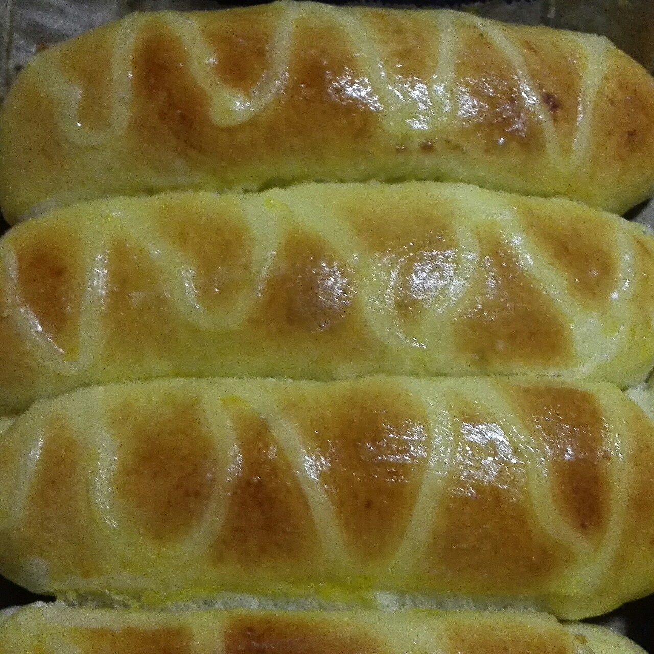 奶酪葱香肉松排包