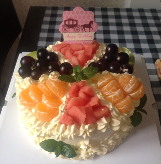 奶油水果装饰蛋糕