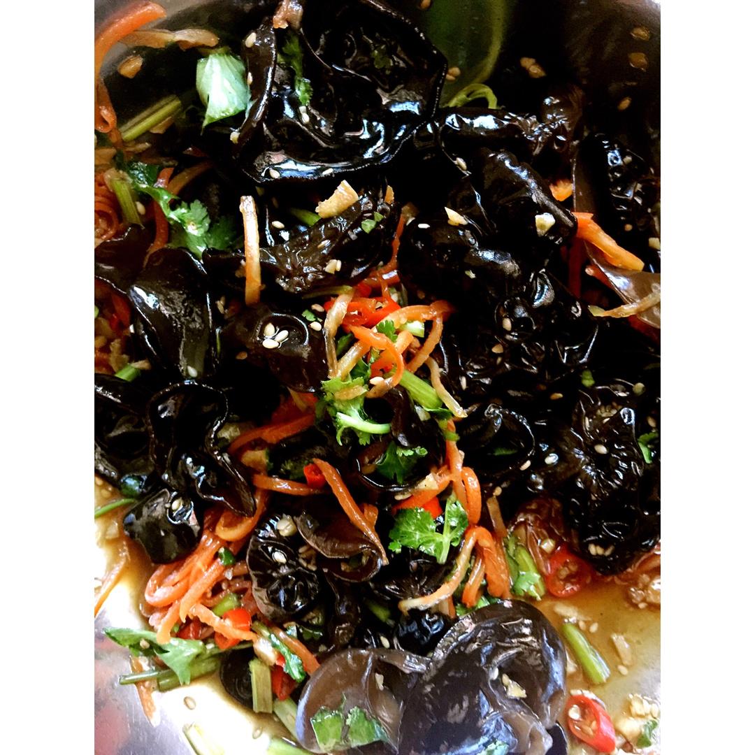 凉拌胡萝卜黑木耳