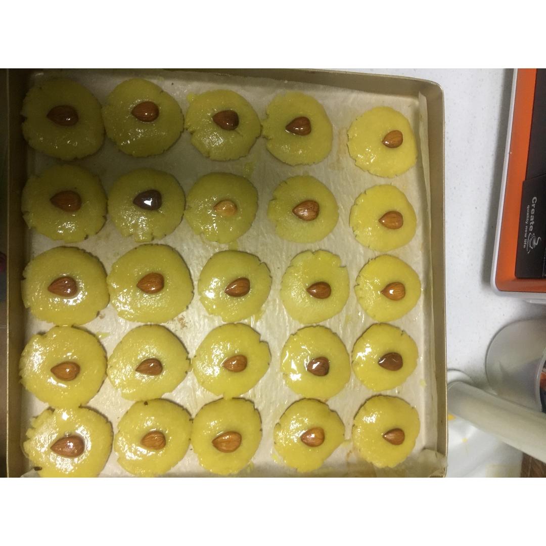 酥的个掉渣的饼干 --- 杏仁酥