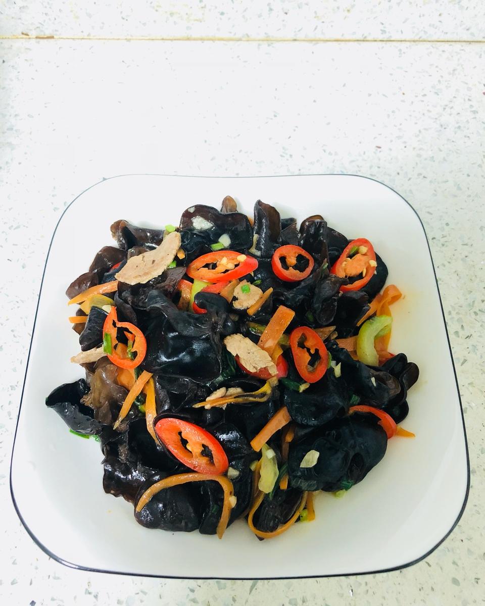 aaron-ye做的葱烧木耳炒肉