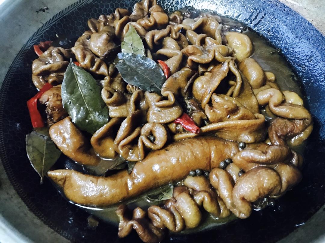 卤肥肠