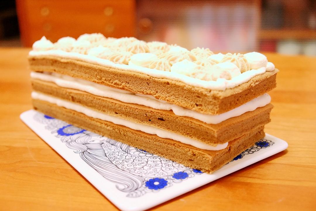 生椰拿铁奶油切块蛋糕