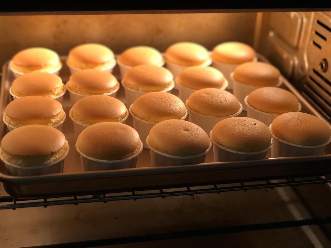 戚风杯子蛋糕的两份笔记