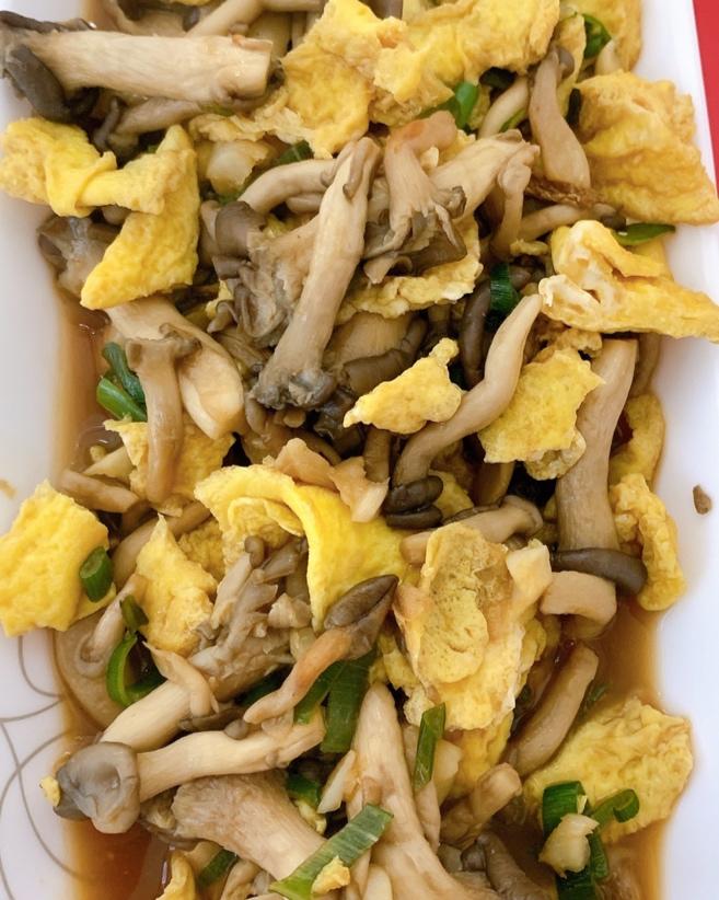 平菇青椒炒鸡蛋 好吃又营养的超快手家常菜