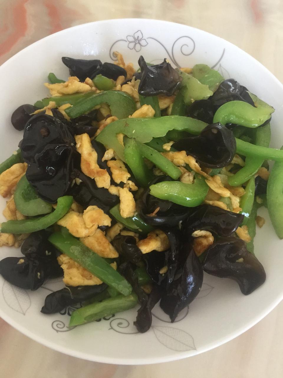 3分钟快手菜之黑木耳炒鸡蛋