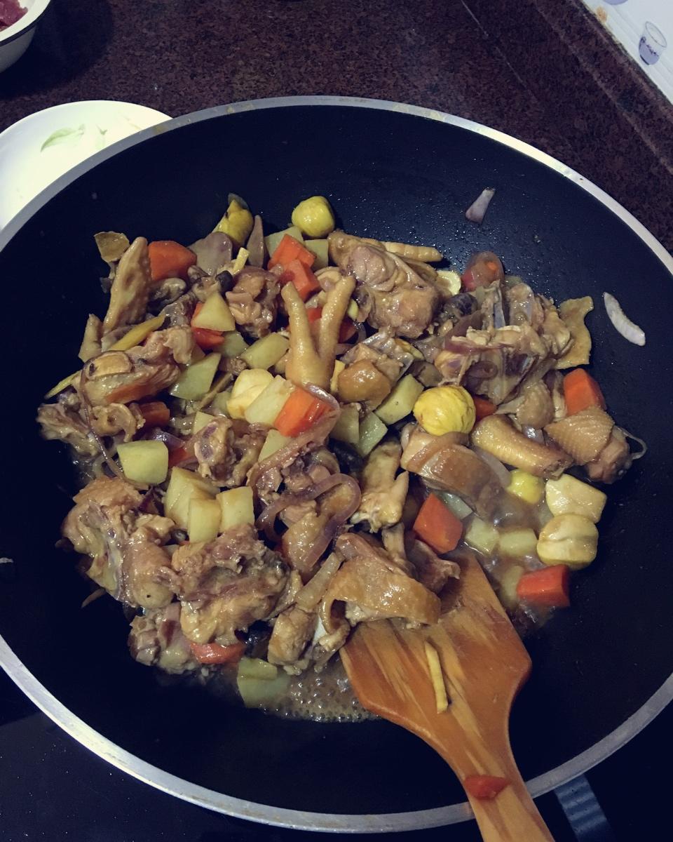 【香菇鸡肉焖饭】