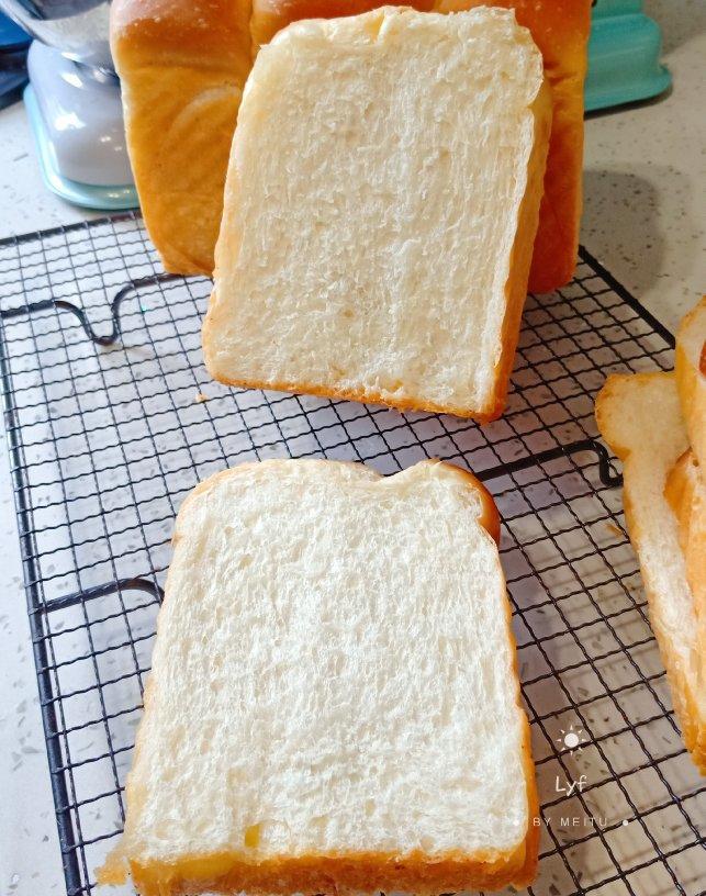 鲜奶液种超熟吐司