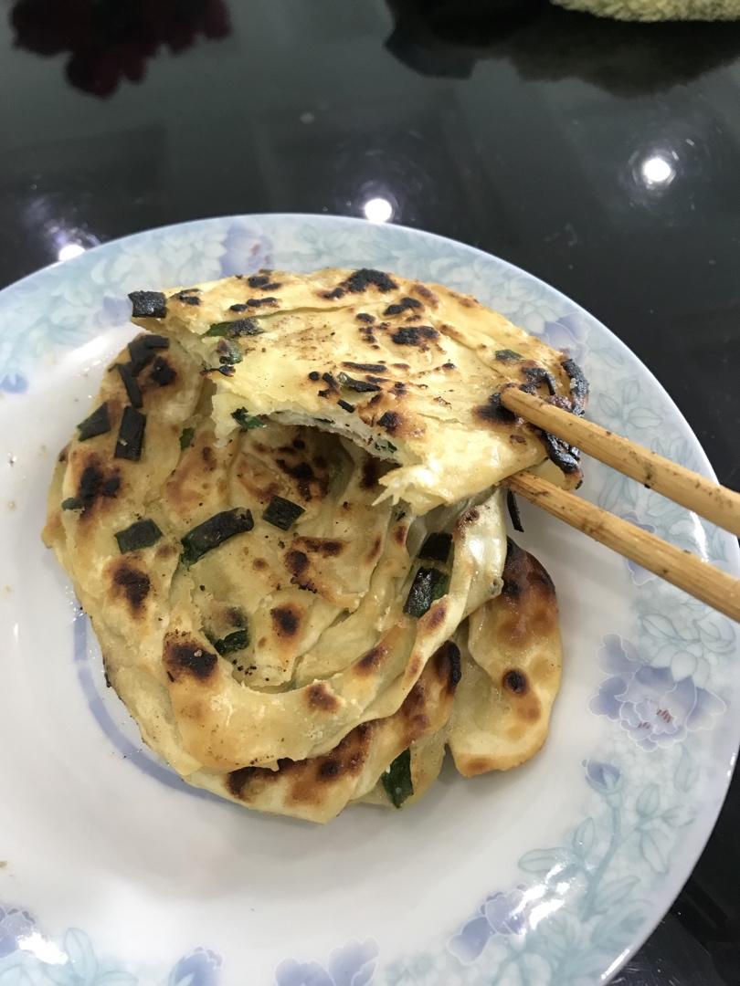饺子皮做葱花小饼