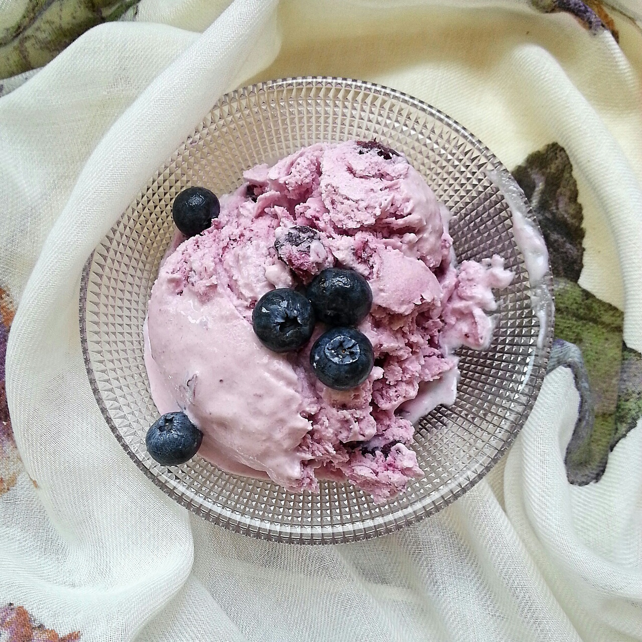 蓝莓酸奶油冰淇淋