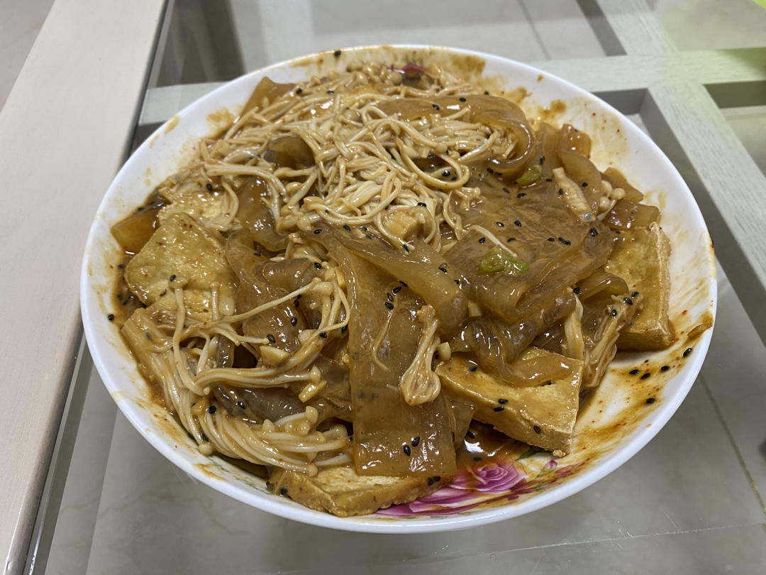秒杀小夜市的麻酱流汁宽粉
