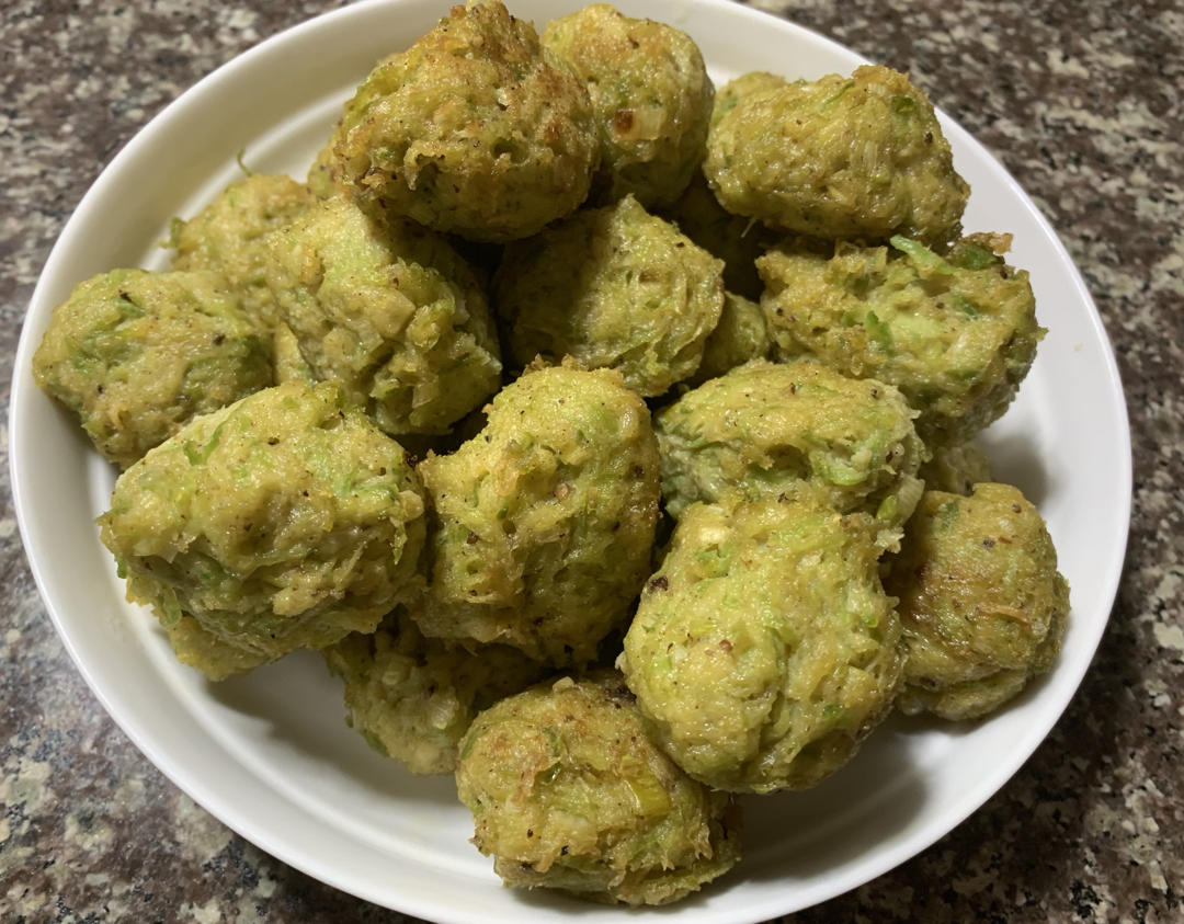 香炸萝卜丸子（外皮酥脆）