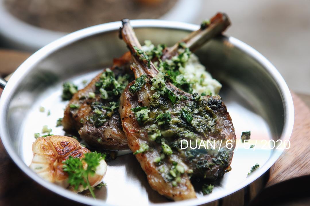 在家米其林——㊙️ 秘制香草羊排佐花椰菜泥的做法